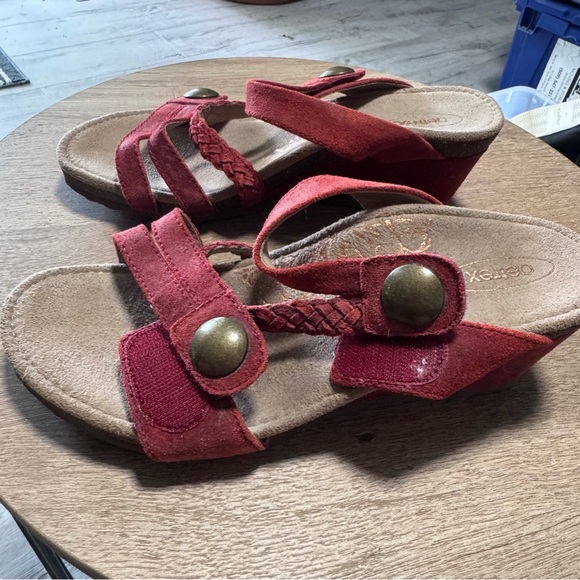 AETREX Womenβs Platform velcro Adjustable Red Suede Strappy Sandals size 7 - Picture 2 of 14